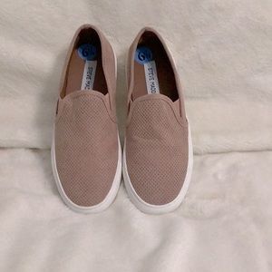 Steve Madden Slip~on’s